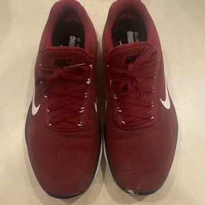 Men’s size 9 like new Nike cross training shoes